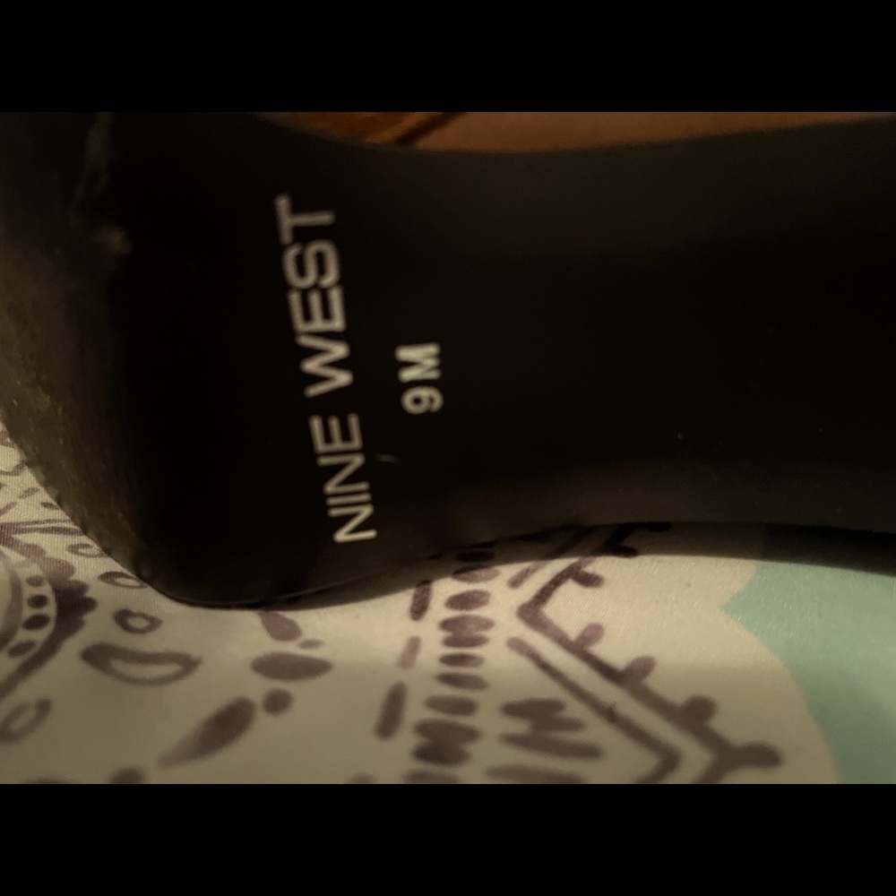 Nine West womens size 9 boots, great condition for used.